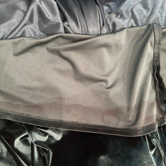 Revelry Rory Velvet Dress Emerald 613 - Picture 8 of 8